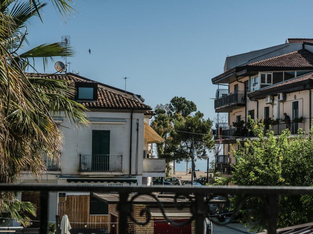 A' Piazzetta Appartamenti Marina di Schiavonea Bagian luar foto
